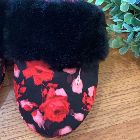 Victoria Secret | Signature Satin Slippers - Picture 5 of 10